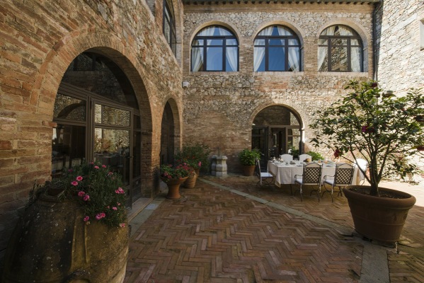 Giuncheto's courtyard