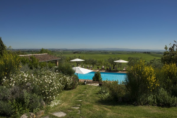 Giuncheto pool view