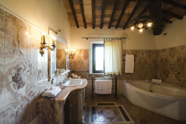 Giuncheto master bath